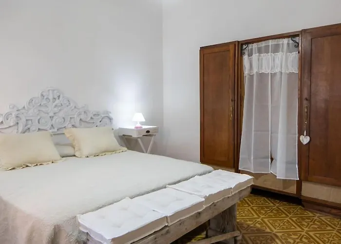 Casa Babylon, Bohemian Getaway Apartment Olbia